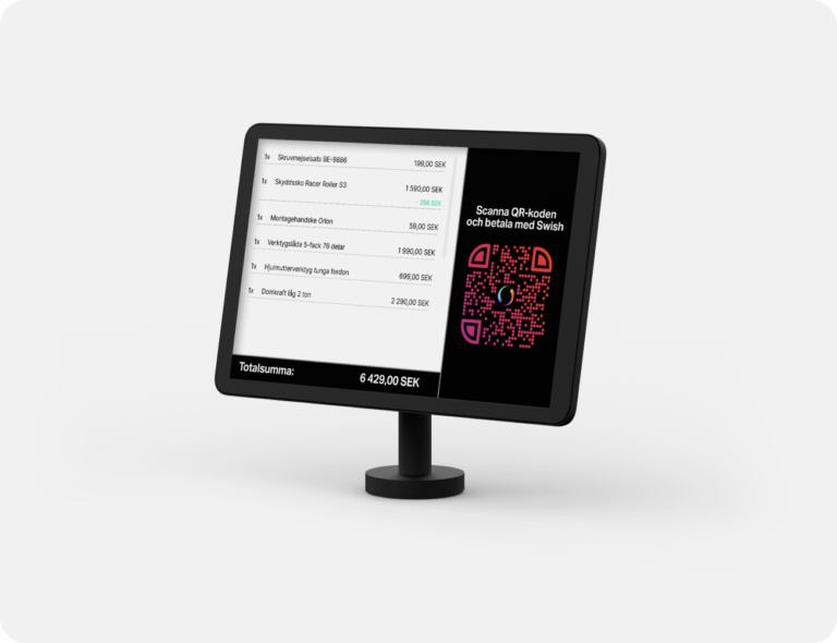 Digital svart kundedisplay viser hvit kvitteringsliste og totalsumme, ved siden av en fargerik QR-kode i rødt, blått og lilla for Swish-betaling