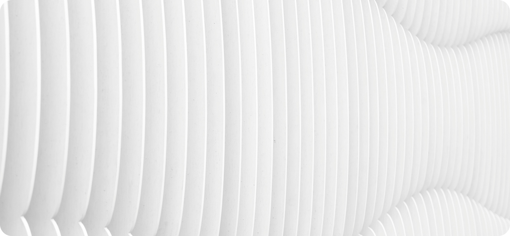 Abstrakta ljuslinjer som symboliserar dataflöden mellan kassa, affärssystem och e-handel.